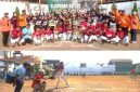 Kontingen Juara 1: Tim Baseball dan Softball Kabupaten Jombang tampak sukaria berswafoto usai menerima tropy Juara 1 Putra-putri Kejurda Regional 2 di lapangan Desa Miagan, Kecamatan Mojoagung, Kabupaten Jombang, Minggu (13/9/2026). Tampak Ketua cabor PERBASASI Kabupaten Jombang, Sunarsih (kiri) mendampingi para atlet. Photo bawah tim Putra Softball Jombang saat bertanding melawan tim Kabupaten Mojokerto. Photo: https://layang.co