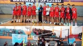 Tampak Tim Putra SMPN 1 Ploso menerima trophy Juara 1 Cabang Bola Voli PPOPKAB 2026, sedangkan photo bawah tim Putri SMPN 1 Bareng (kostum putih) bertanding melawan Tim Putri SMPN 2 Mojoagung (kostum merah), Tim SMPN 1 Bareng sebagai Juara 1 Putri Bola Voli tahun 2026, Jum’at (25/9/2026). Photo: https://layang.co.
