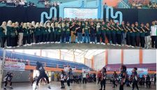 Photo bersama Bupati Jombang H Warsubi segenap Panitia PORKAB berpose usai pembukaan di GOR Merdeka, Senin (21/9/2026), dilanjutkan pertandingan bola voli putra-putri.