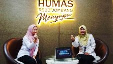 Evi Cahyaningtyas Dwi Hariani, Dietisien alumnus Universitas Brawijaya ini menyampaikan hal tersebut dalam dialog “RSUD Jombang Menyapa…” yang dipandu host Ayu Kalina (kiri), Rabu (7/10/2026). 