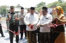 Bupati Jombang, Warsubi, S.H., M.Si., secara resmi membuka pameran tersebut yang ditandai dengan pemotongan pita, Selasa (20/10/2026). 