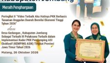 Penghargaan tersebut diterima langsung oleh Ketua TP PKK Kabupaten Jombang, Hj. Yuliati Nugrahani Warsubi dari Ketua TP PKK Provinsi Jawa Timur, Arumi Bachsin Elestianto Dardak, Senin (26/10/2026). 