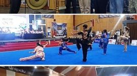 Photo atas: Rektor UNIPDU DR dr H M Zulfikar As’ad, M.MR (kiri) melakukan pemukulan gong menandai Kejuaraan Piala Gunbernur Jatim & Piala Rektor UNIPDU dimulai. Photo bawah atlet Wushu memperagakan kelas Taulo (seni)  dan Kelas Sando (tarung), Jum’at (30/10/2026) di Gelora Abi As’ad, Peterongan, Kabupaten Jombang. Photo: https://layang.co 